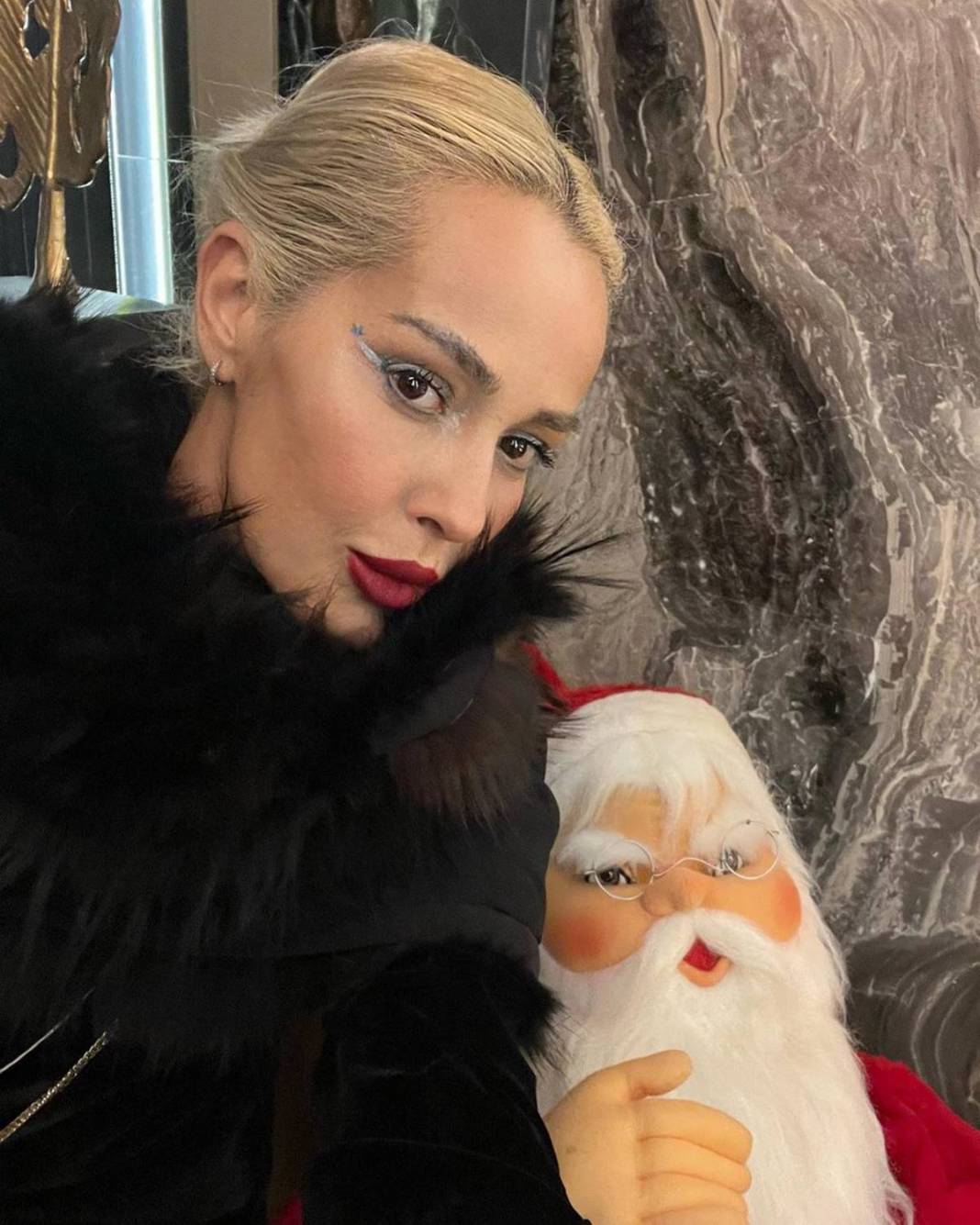 Helin Avşar'ı gören tanıyamıyor! Hülya Avşar'ın kız kardeşi estetikle bambaşka biri oldu, 'estetik değil yüz nakli' 6